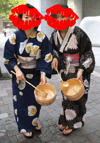 浴衣で打ち水