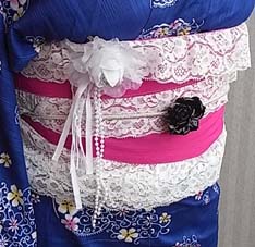 帯は前で折り返してあります