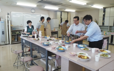 会食のために盛り付け