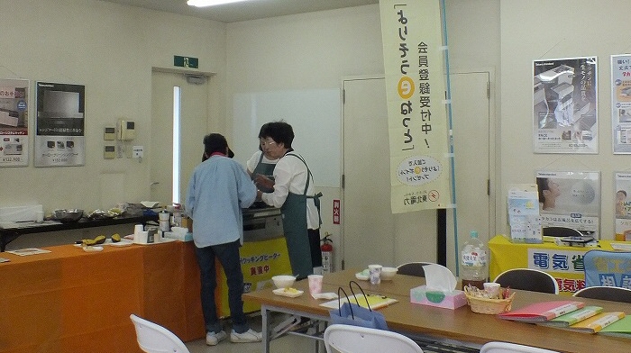 IHクッキングヒーター実演コーナー 美味しそうな香りが漂っていました(^o^)