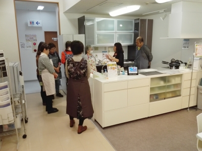 リクシルさんのシステムキッチンの特徴を説明しています。