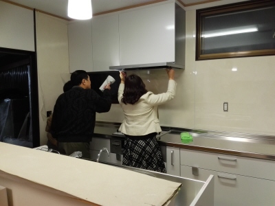 難しいレンジフードのはずし方も目の前で実演してくれるので安心❤