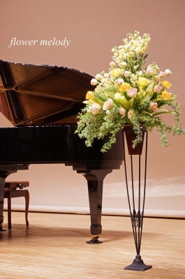 ピアノ発表会装花 イエロー系をメインに Flower Melody
