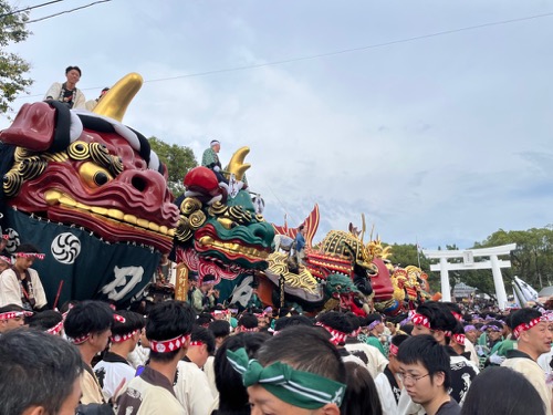 鳥居前に集結