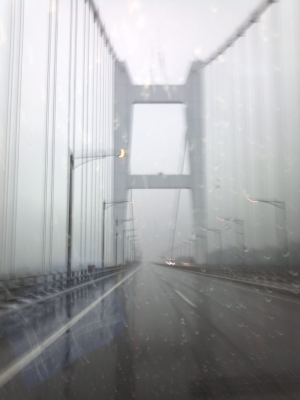 雨中の瀬戸大橋