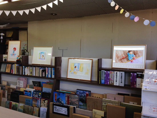 長倉書店「あめふりさんぽ」原画展 会場