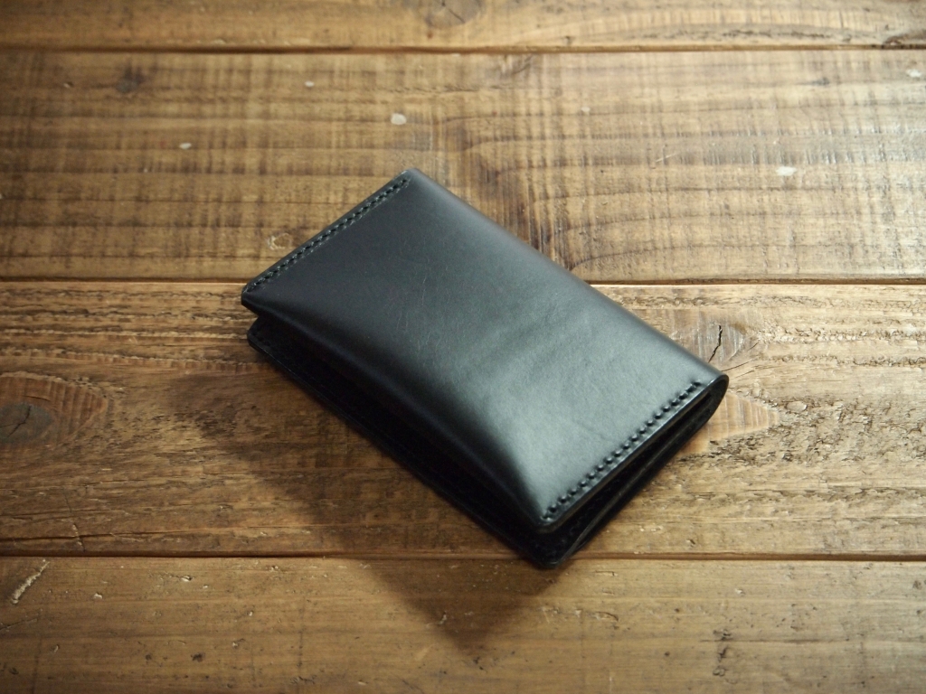 黒い革(ブッテーロ)の名刺入れ