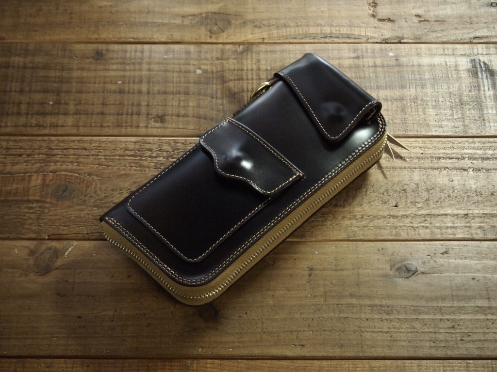 コードバンのフライトウォレット