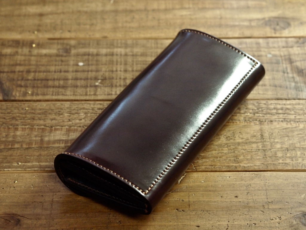 シェルコードバンの長財布