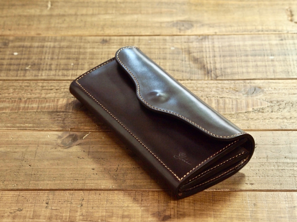 シェルコードバンの長財布