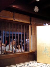 屏風祭をのぞく
