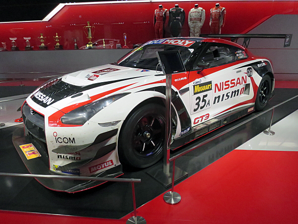 エブロ バサースト　12時間レース　2015 ウイナー　日産　GT-R ニスモ GTR WINS BATHURST 12HR 2015!! WINNING MOMENT - YouTube
