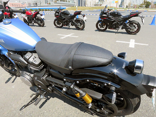 ヤマハ ボルト Cスペック Yamaha BOLT C Spec | Car and Moto in