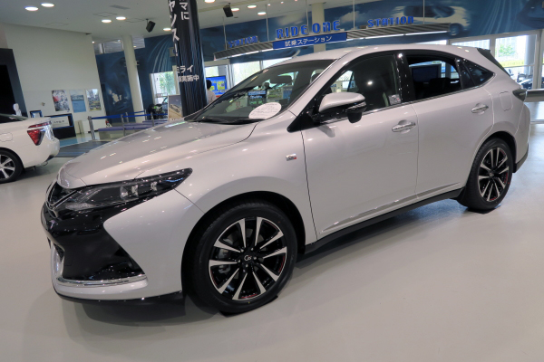 トヨタ ハリアー G's Toyota Harrier G's | Car and Moto in Japan