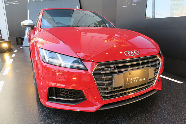 アウディ TTS クーペ レッド Audi TTS Coupe Red | Car and Moto