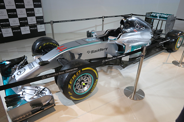 メルセデス　w05 メルセデス・AMG F1 W05 ハイブリッド Mercedes-AMG F1 W05