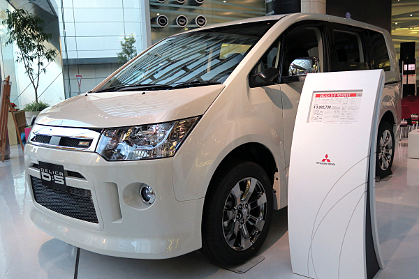 三菱 デリカ D:5 ローデスト Mitsubishi Delica D:5 Roadest | Car and