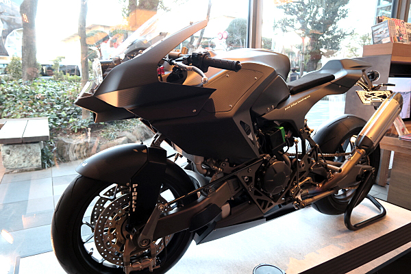 ヴァイルス 986 M2 ストラーダ Vyrus 986 M2 Strada | Car and
