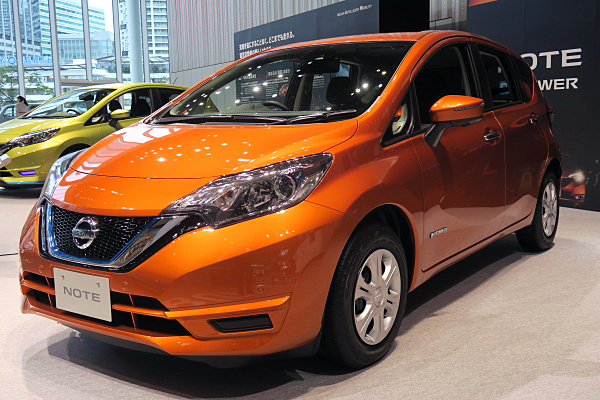 オレンジ　ノート 日産 ノート イー・パワー X : オレンジ Nissan Note e-POWER X