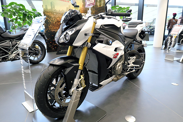 BMW S1000R : ホワイト BMW S1000R : White | Car and Moto in Japan BMW S1000R : ホワイト BMW S1000R : White | Car and Moto in Japan