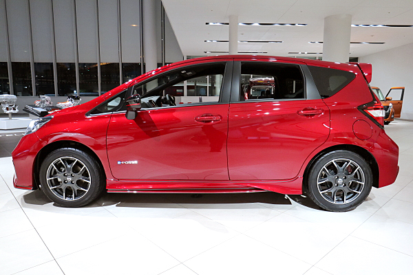 日産 ノート イー・パワー ニスモ : レッド Nissan Note e-POWER NISMO