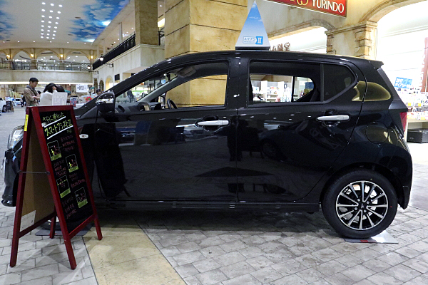 ダイハツ ミラ イース X +オプションパーツ Daihatsu Mira e:S X +