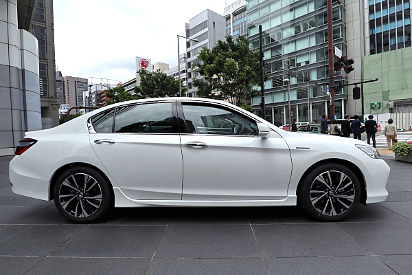 ホンダ アコード ハイブリッド EX : ホワイト Honda Accord Hybrid EX