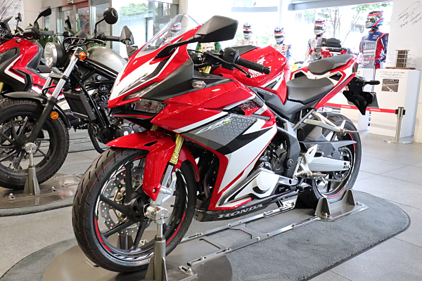 ホンダ CBR250RR : レッド Honda CBR250RR : Red | Car and Moto in Japan