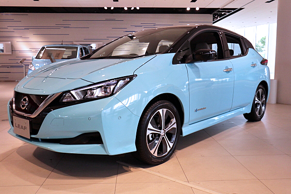 日産 リーフ X ブルー Nissan Leaf X : Blue | Car and Moto in Japan 日産 リーフ X ブルー Nissan Leaf X : Blue | Car and Moto in Japan