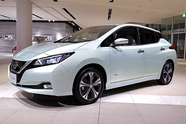 日産 リーフ G ライトグリーン Nissan Leaf G : Light Green | Car and