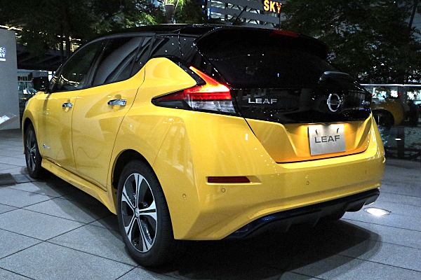 日産 リーフ X イエロー Nissan Leaf X : Yellow | Car and Moto in Japan