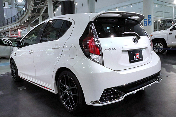トヨタ アクア GR スポーツ プロトタイプ ホワイト Toyota Aqua GR SPORT prototype : White ...