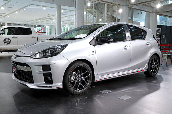 トヨタ アクア GR スポーツ プロトタイプ シルバー Toyota Aqua GR