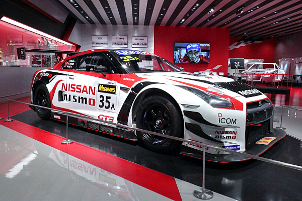 GTR WINS BATHURST 12HR 2015!! WINNING MOMENT - YouTube