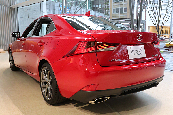 レクサス IS300 Fスポーツ Lexus IS300 F Sport | Car and Moto レクサス IS300 Fスポーツ Lexus IS300 F Sport | Car and Moto