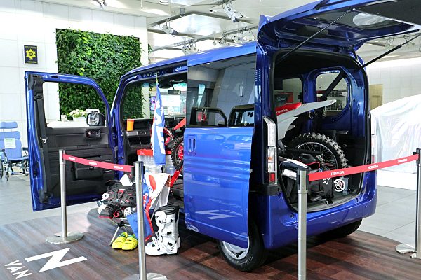 ホンダ Nバン +スタイル クール・ターボ ブルー Honda N-VAN +STYLE