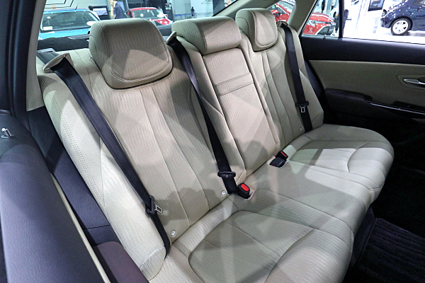 トヨタ クラウン 2 5 ハイブリッド S Four 4wd シルバー Toyota Crown 2 5