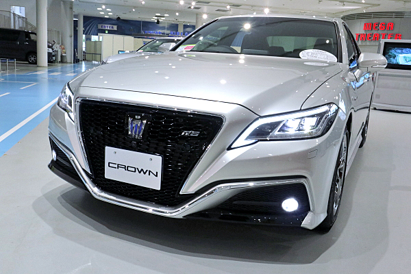 トヨタ クラウン 220系 RSアドバンス 130 プレシャスシルバー