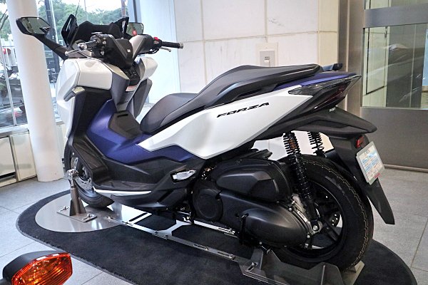 ホンダ フォルツァ ホワイト Honda FORZA : White | Car and Moto in Japan