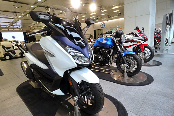 ホンダ フォルツァ ホワイト Honda FORZA : White | Car and Moto in Japan