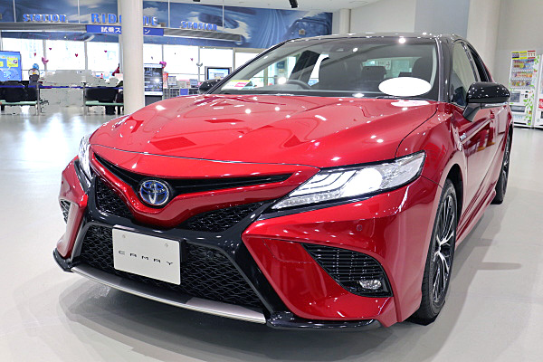 トヨタ　カムリ　WSレザーパッケージ　カラーサンプルミニカー　レッド トヨタ カムリ カラーサンプル ミニカー - メルカリ