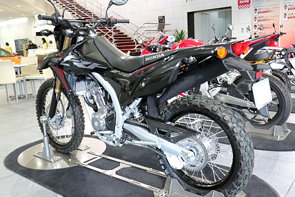 ホンダ Crf250l ブラック Honda Crf250l Black Car And Moto In Japan