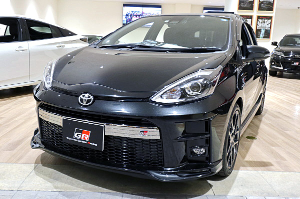 トヨタ アクア GR スポーツ ブラック Toyota Aqua GR SPORT : Black | Car and Moto in Japan