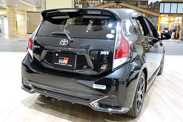 トヨタ アクア GR スポーツ ブラック Toyota Aqua GR SPORT : Black | Car and Moto in Japan