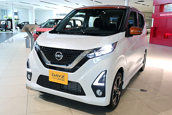 日産 デイズ ハイウェイスター X ホワイト (2) Nissan DAYZ
