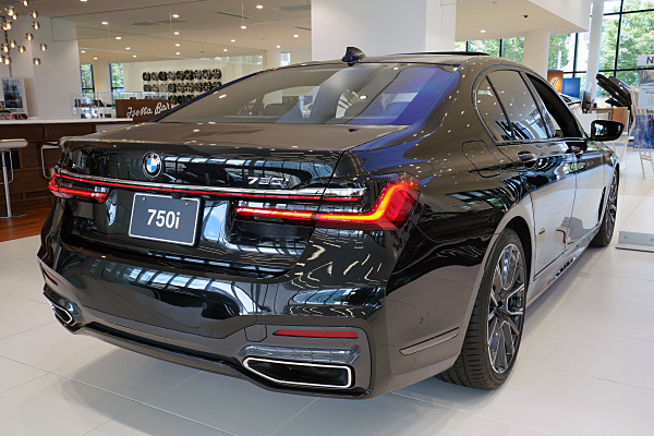 BMW 750i xドライブ M スポーツ ブラック BMW 750i xDrive M Sport : Black | Car and ...