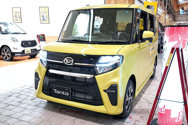 ダイハツ タント カスタム X イエロー Daihatsu Tanto Custom X