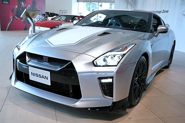 日産 GT-R 50th アニバーサリー シルバー Nissan GT-R 50th