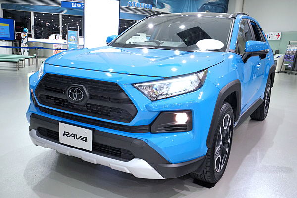 トヨタ RAV4 アドベンチャー シアン (2) Toyota RAV4 Adventure