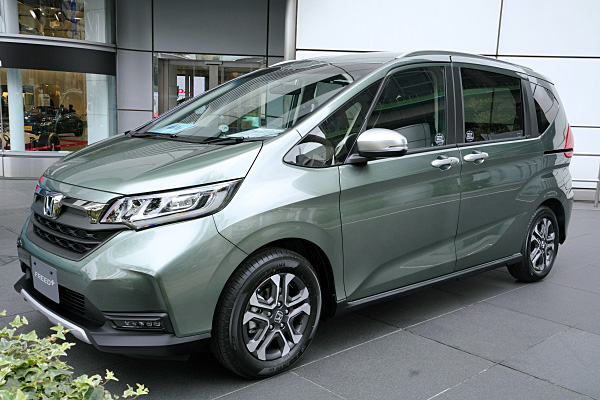 ホンダ フリード プラス クロスター グリーン Honda Freed Plus Crosstar Green Jpg